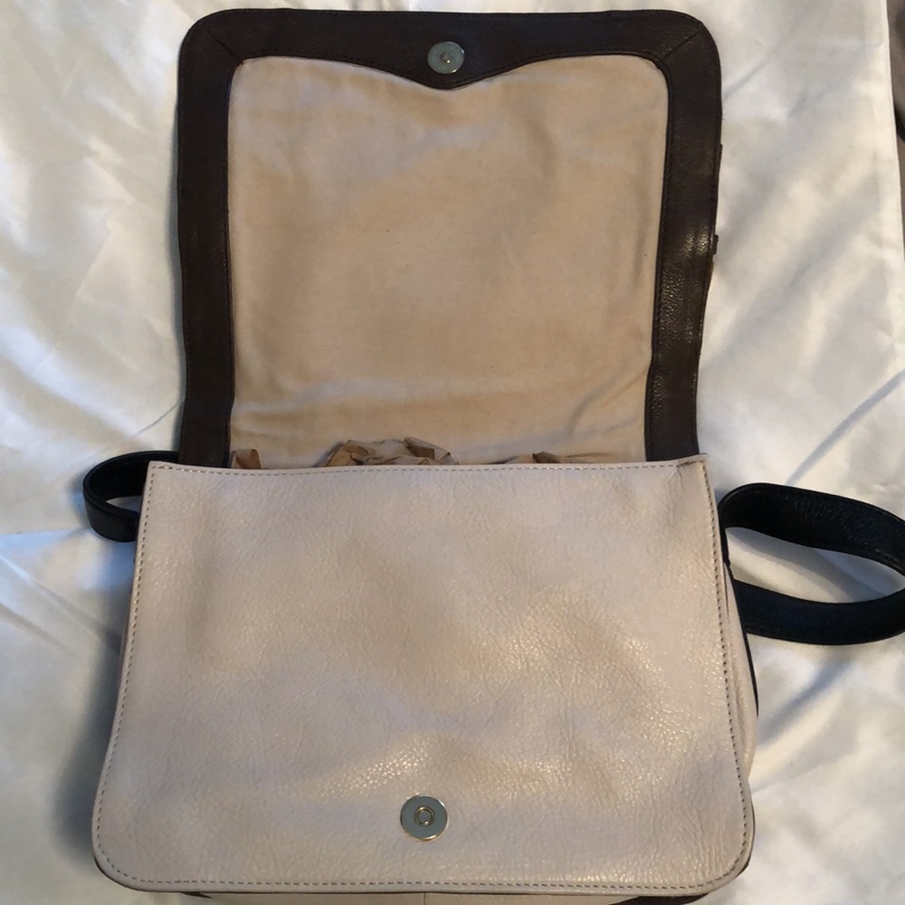 Tori Burch faux tan leather with brown detail - Picture 4 of 7
